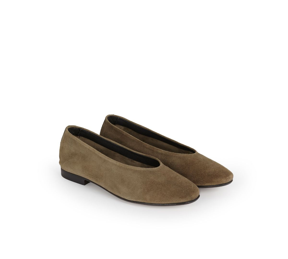 Lucrecia in Camel Suede