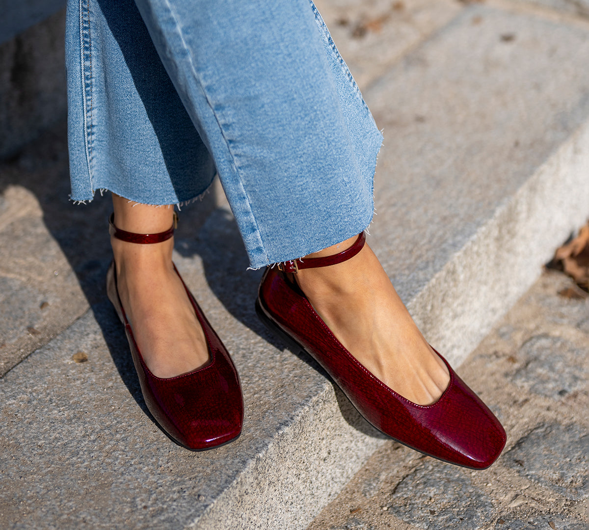 Sandrine burgundy trim