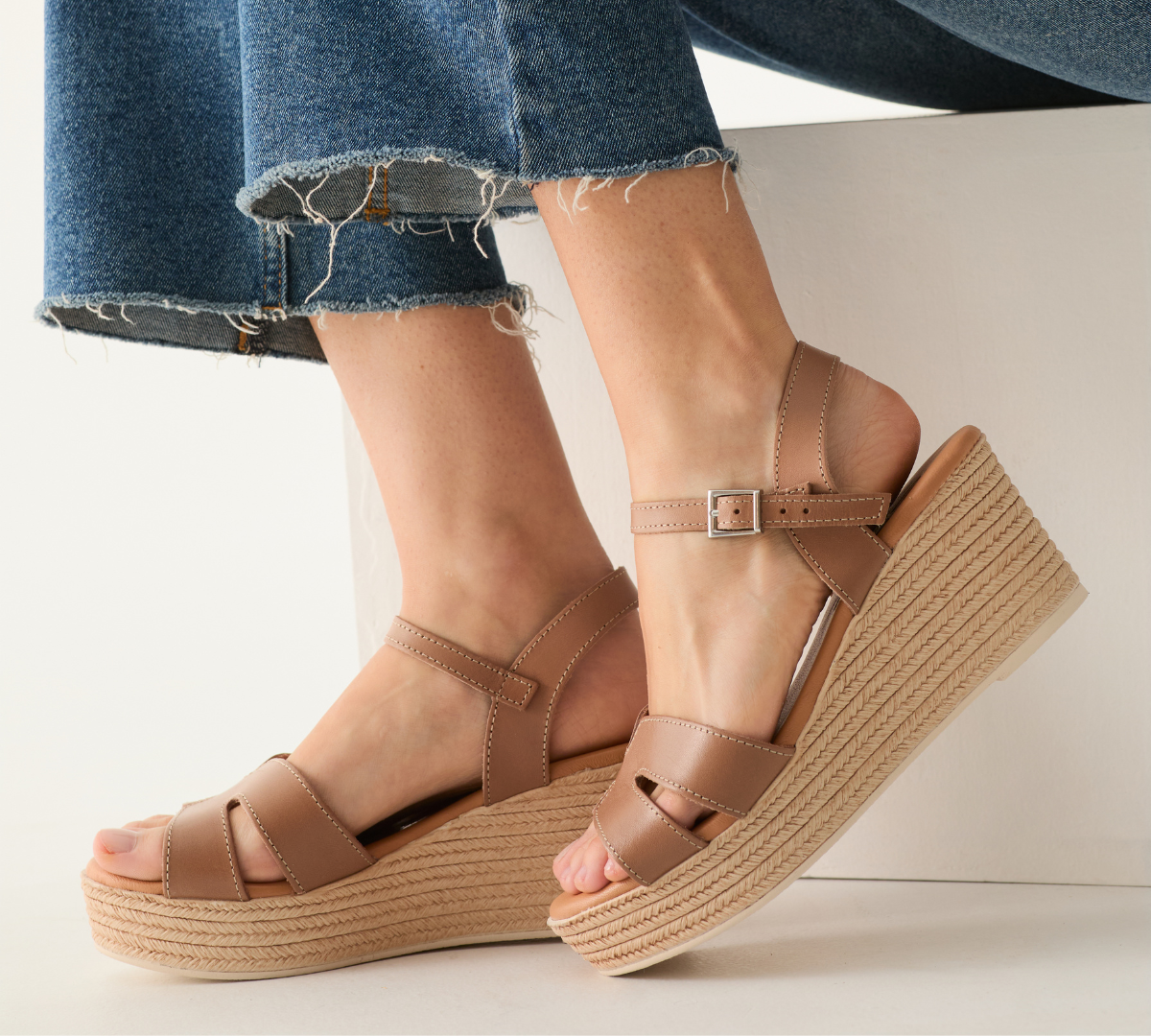 Sandalia atenea piel camel