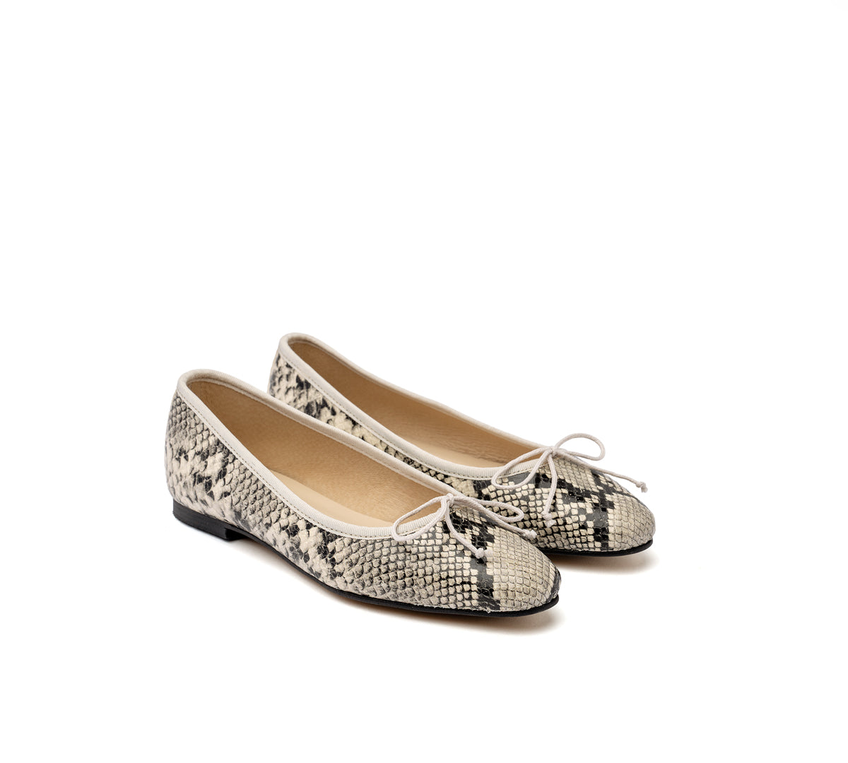 Sandrine burgundy trim 